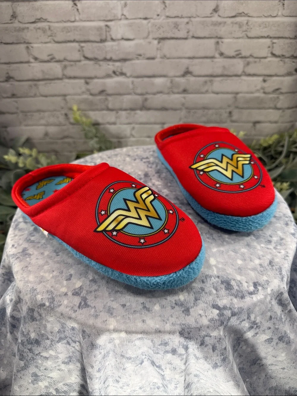 WONDER WOMAN Red Blue Gold Closed Toe Step-in Character Slipper Girls 13❤️GUC